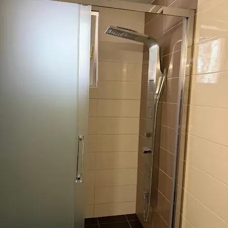 Spacious Modern Centre Apartman *